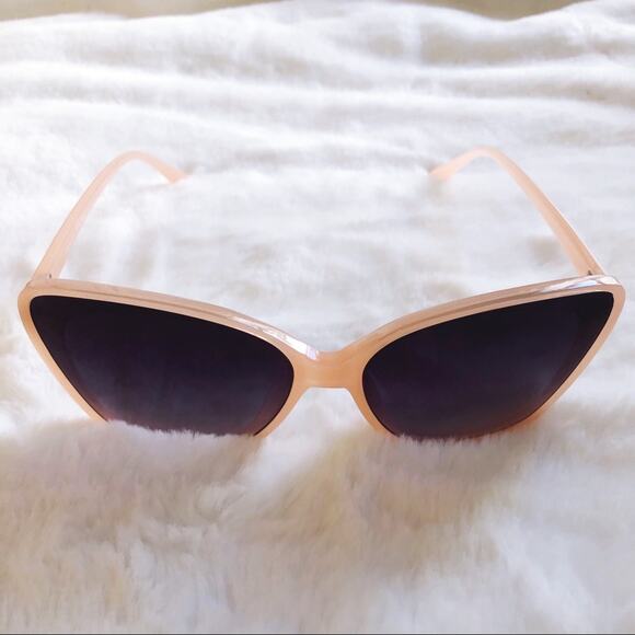 Amelia Pink Cat Eye Full Rim Sunglasses - Picture 3 of 8